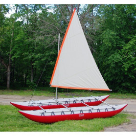 Мачта с креплением на катамаране